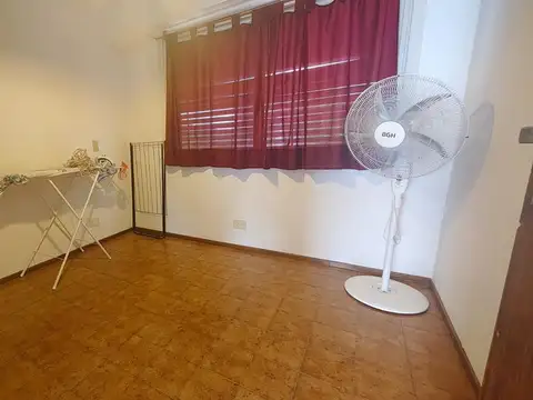 Casa en Alquiler con 3 cocheras