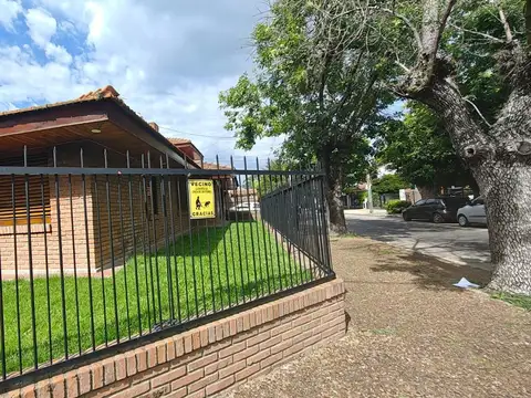 Casa en alquiler de 5 ambientes en Martinez