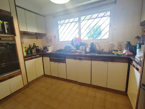Casa en alquiler de 5 ambientes en Martinez
