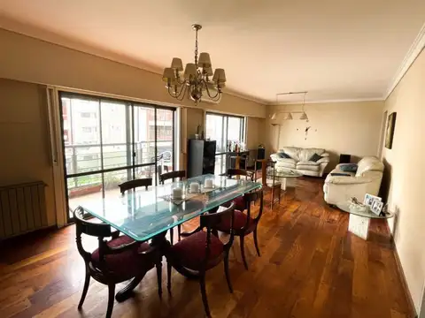 Guayaquil 45 , Piso 0