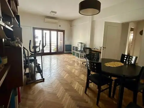 RETASADO! Departamento en  venta de 3 ambientes con dependencia