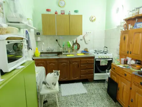 Casa 3 ambientes al frente con jardín y terraza - Muy buena ubicación -