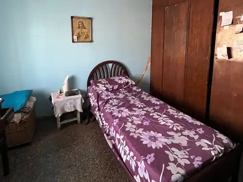 VENTA CASA 4 DORMITORIOS EN B° MODELO