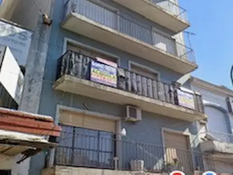 Amplio departamento 2 ambientes. Excelente ubicación cerca de la estación. 