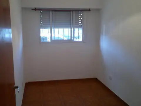 Departamento en Alquiler en Villa Luzuriaga, $ 700.000