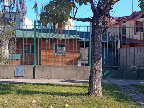 Chalet lote 500 m2 s/ Av Piovano ALQUILER MORENO