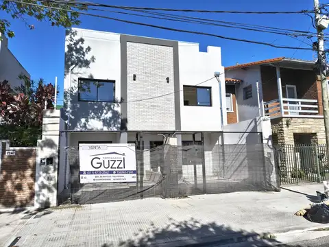 DUPLEX 4 AMBIENTES EN 3 PLANTAS A ESTRENAR, CON JARDIN Y COCHERA EN CARAPACHAY