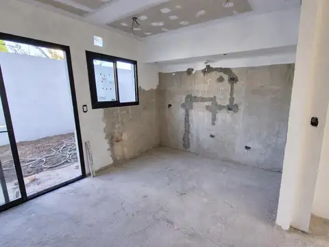 Casa 4 ambientes con 2 baños