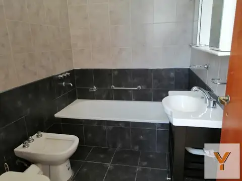 Departamento 5 ambientes con 2 baños