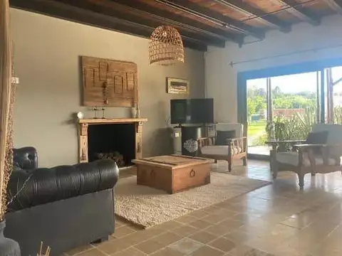 Casa 6 ambientes con 4 baños