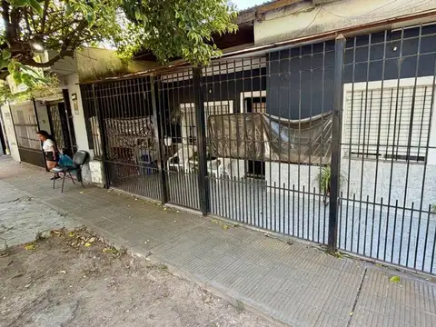 CASA 4 AMBIENTES VENTA EN LONGCHAMPS JARDIN