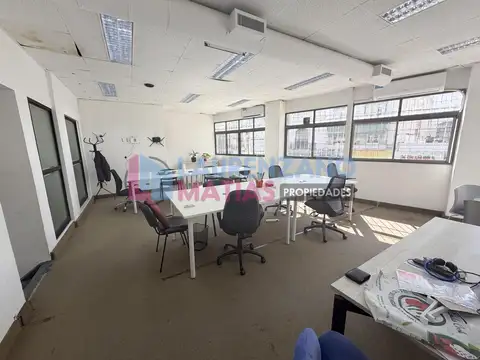 VENTA DE OFICINAS EN DOS PLANTAS CON AMPLIA TERRAZA
