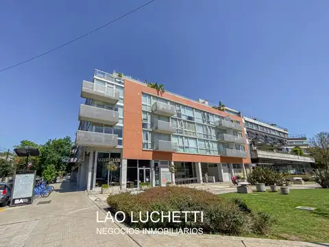 LOCAL DE 243m2 CON  EXCELENTE VIDRIERA!! PLENO DOHO!!! 