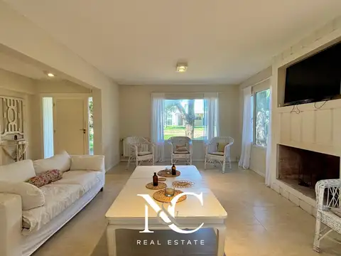 Casa en  venta de 6 ambientes en Costa Esmeralda