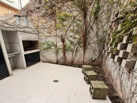 Monoambiente con patio exclusivo
