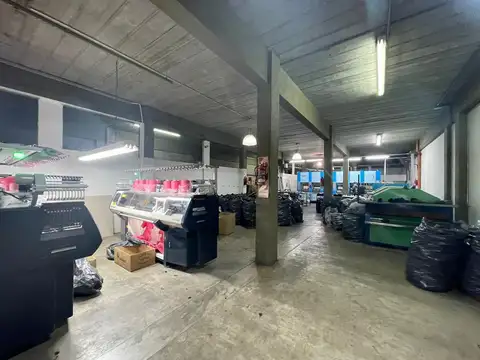 Galpon en Alquiler 39  mts Fondo