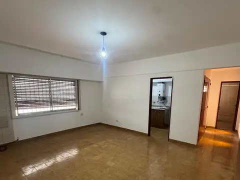 Departamento en Alquiler en Adrogue, $ 450.000