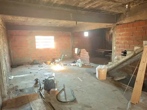 Alquiler galpón (220 m² totales)