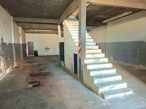 Alquiler galpón (220 m² totales)