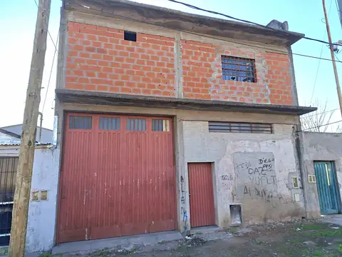 Alquiler galpón (220 m² totales)