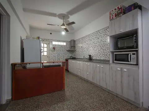 VENTA PH 6 AMBIENTES CON 4 DORMITORIOS - TERRAZA - MORON SUR - APTO CREDITO Y PERMUTA  