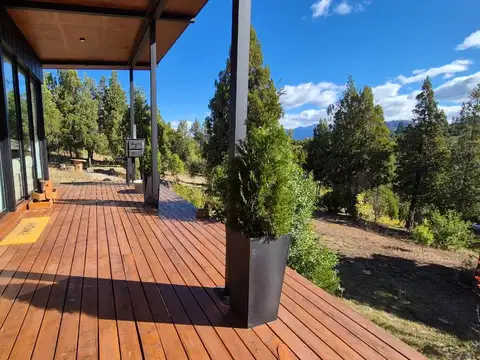 Casa en el bosque con casa de huéspedes sobre 3 hectareas
