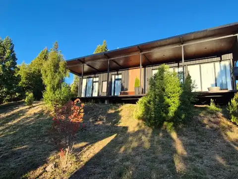 Casa en el bosque con casa de huéspedes sobre 3 hectareas