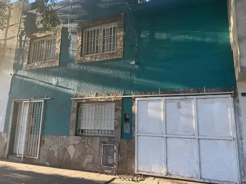 Duplex 5 ambientes en venta  La Plata con cochera