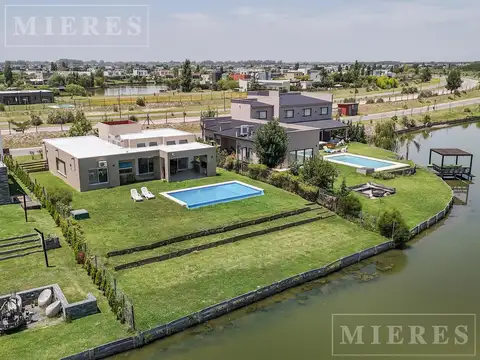 Casa en alquiler anual en San Sebastián área 9, a la laguna