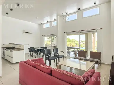 Casa en alquiler anual  a la  Laguna en área 9 en San Sebastián