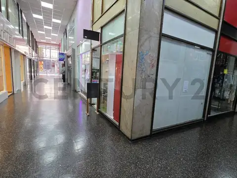 Local en venta en La Plata centro calle 8 con renta activa