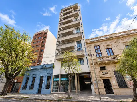 55 e/ 10 y 11 700, Piso 1