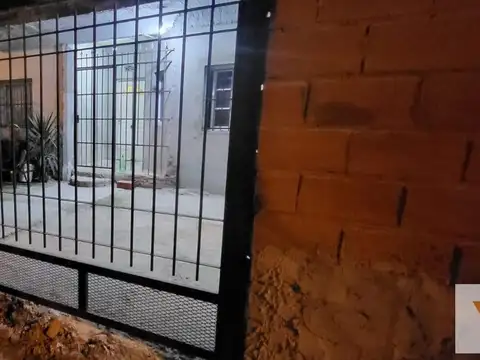 Casa en venta - 2 dormitorios 1 baño - 110mts2 - La Matanza
