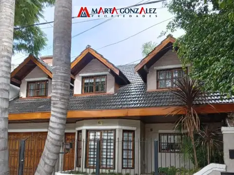 BARRIO GUEMES,  CASA CON TRES DORMITORIOS FONDO Y PISCINA