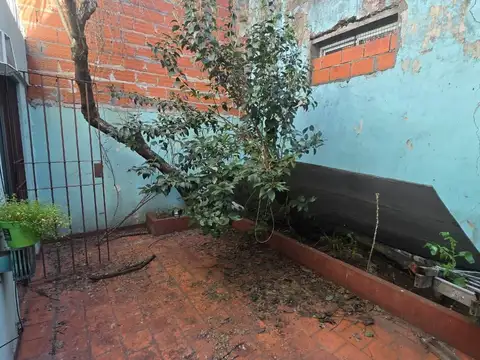 casa en flores, a reciclar, terraza, patio, lote propio, paternal, caballito, floresta, terreno