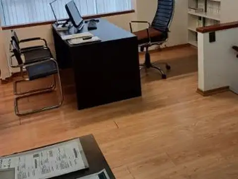 Amplia oficina en dúplex en venta - La Plata