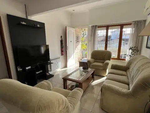 IMPECABLE CASA  EN LO MEJOR DE LOS TRONCOS -