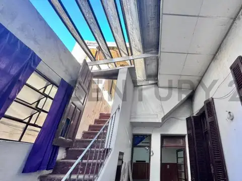 VENTA CASA DE PASILLO A RECICLAR EN BARRIO LOURDES- NO PH
