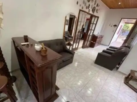 Casa 3 ambientes con 1 baño