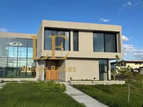 VENTA DE CASA AL RIO EN EL NAUDIR