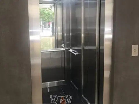 Piso de Oficinas 183 m2 con palier privado c / 2 Cocheras opcional- TORRE FRANCISCO - S.Justo (Ctro)