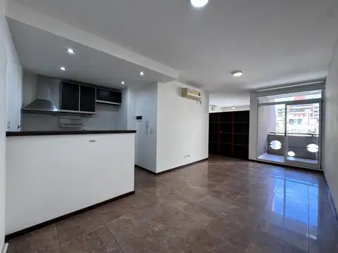 2 AMBIENTES CON BALCÓN Y COCHERA.