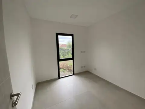 Casa 4 AMB C/ 2 Cocheras y Pileta - Terravista