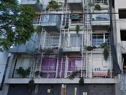 IMPECABLE 2 AMBIENTES CON COCHERA - TOTALMENTE AMOBLADO!