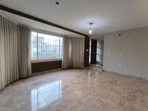 Casa 5 ambientes con 1 baño