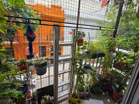 VENTA - DEPARTAMENTO CUATRO AMB C/BALCON - FLORES