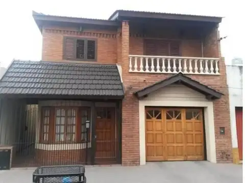 Casa 4 ambientes en Lanús Este
