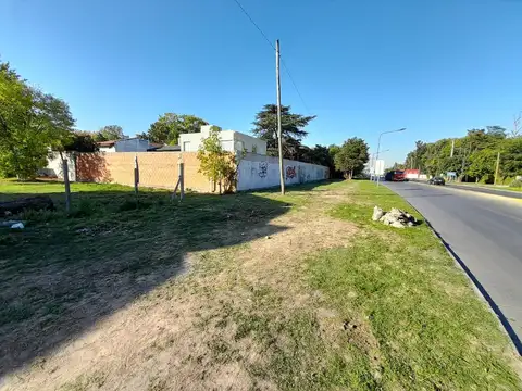 INMEJORABLE TERRENO EN VENTA - HENRY FORD - SOBRE AVENIDA
