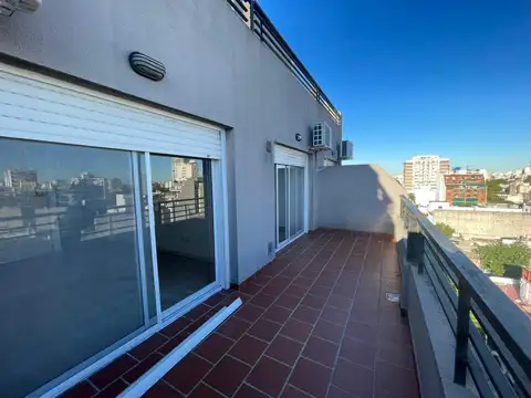 INCREIBLE DEPARTAMENTO DE 2 AMBIENTES CON BALCÓN ATERRAZADO- SUPER LUMINOSO Y COMODO EN DIMENSIONES-