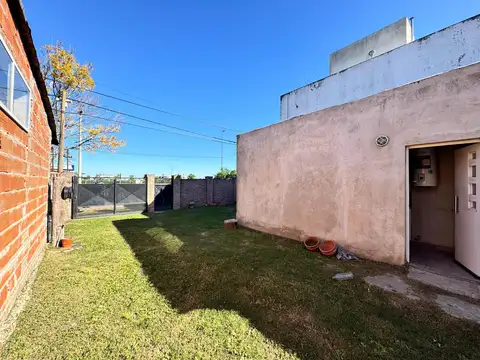 Casa sobre avenida Arturo Illia al 400